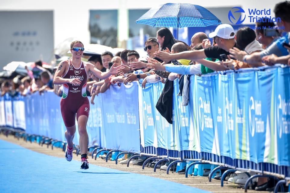 Giving high fives on the finishline